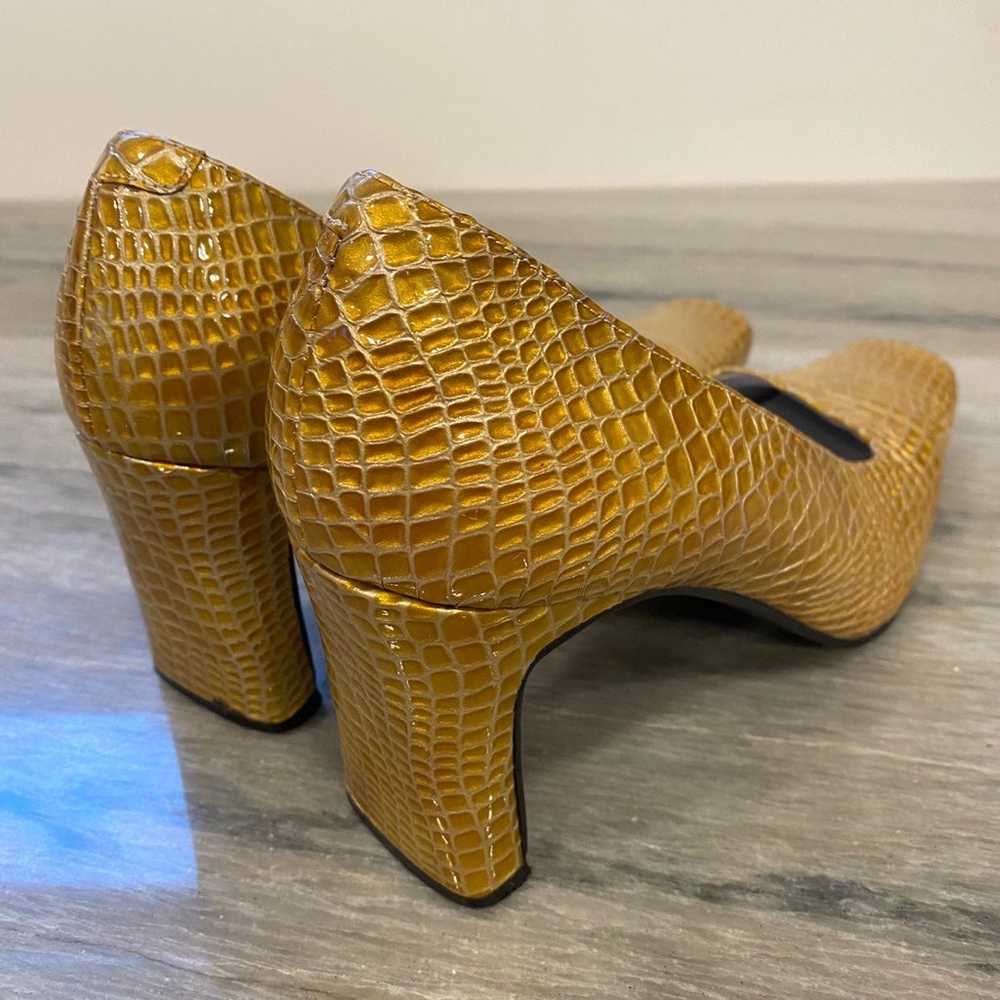 Bellini Croc Pattern Gold Pumps Shoes 9M - image 4
