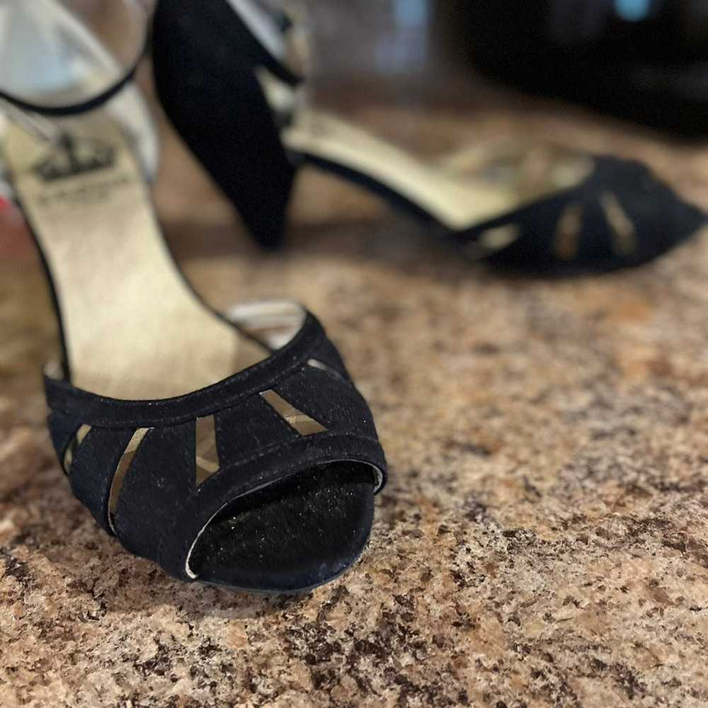Crown vintage heels size 8 - image 2