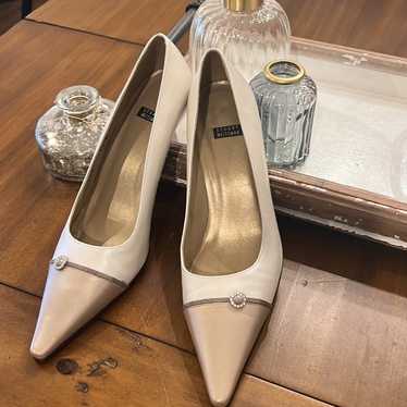 Stuart Weitzman Vintage Pearl/Beige Heels - image 1