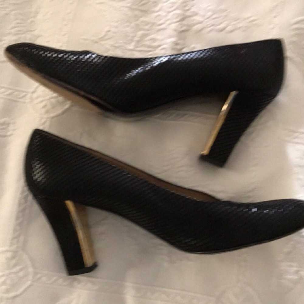 St John Black Heels Pumps Italy 7.5 Gold Snake - image 5