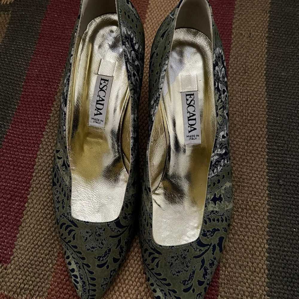 Very cute rare 1980s Escada Pumps paisley print  … - image 1