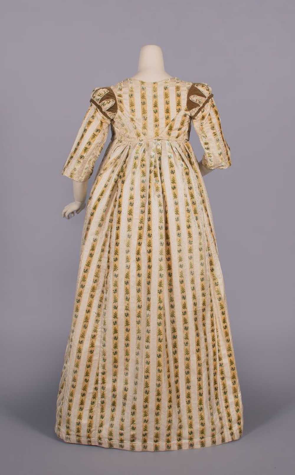 PRINTED VELVET & PATTERNED SILK ROUND GOWN, c. 17… - image 4