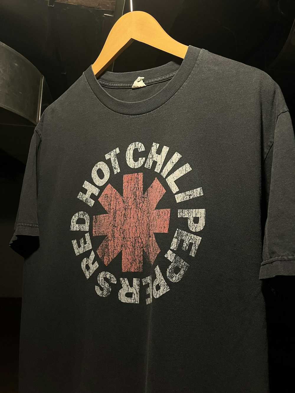 Band Tees × Rock Tees × Vintage © 2009 RED HOT CH… - image 3