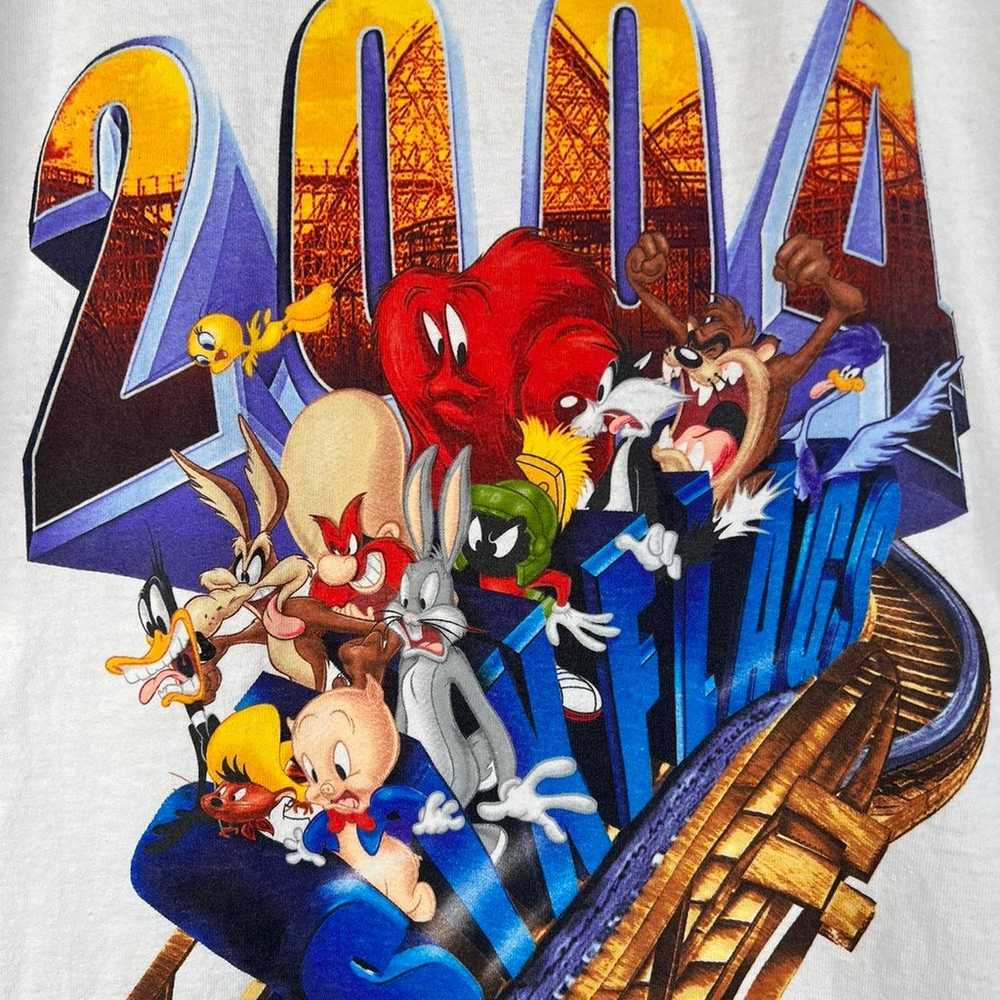 Looney tunes vintage 2004 six flags white short s… - image 3