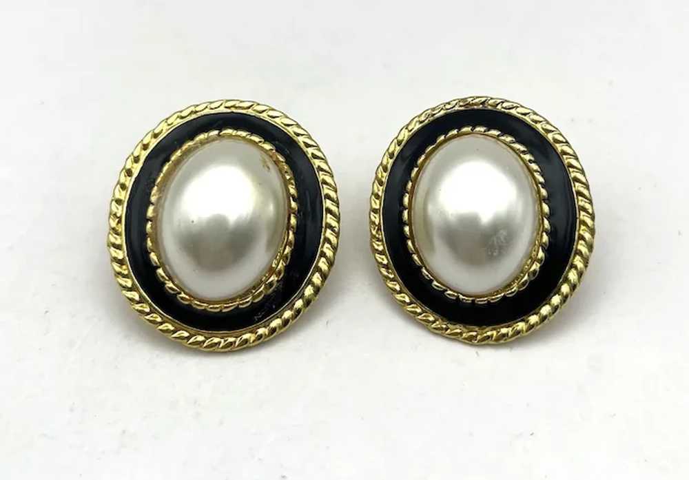 Oval Black Enamel on Goldtone Pierced Earrings wi… - image 5