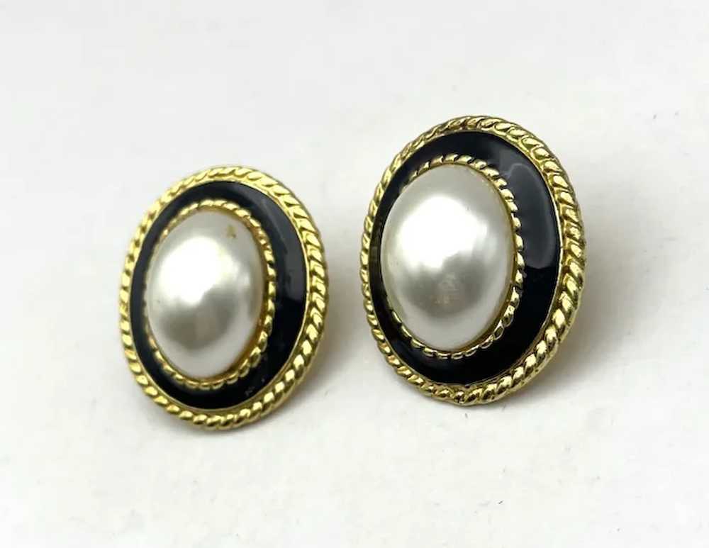 Oval Black Enamel on Goldtone Pierced Earrings wi… - image 6