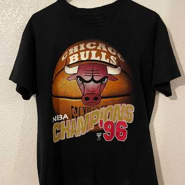 Vintage '96 Chicago Bulls T-Shirt - image 1