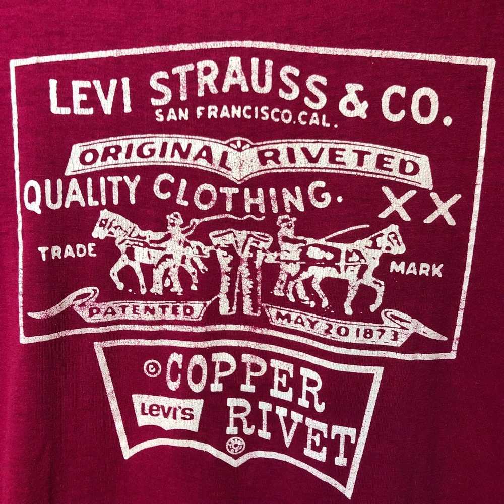 RARE Vintage Levi’s T-shirt — size M - image 3
