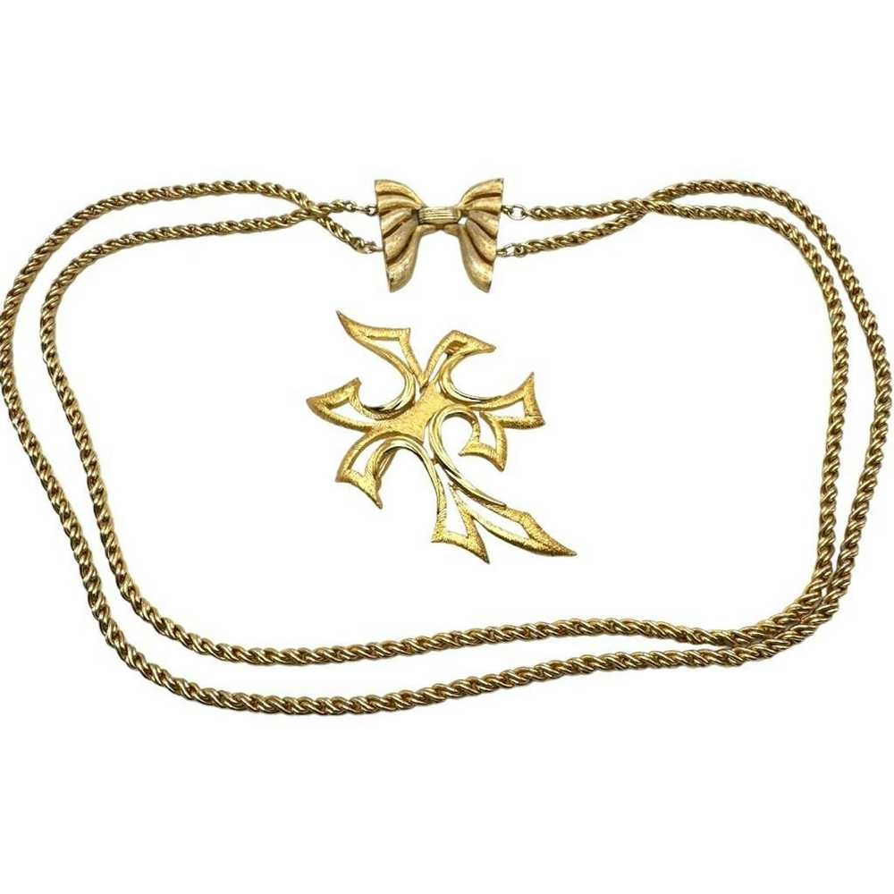 Vintage TRIFARI Vintage Gold Plated Necklace and … - image 1