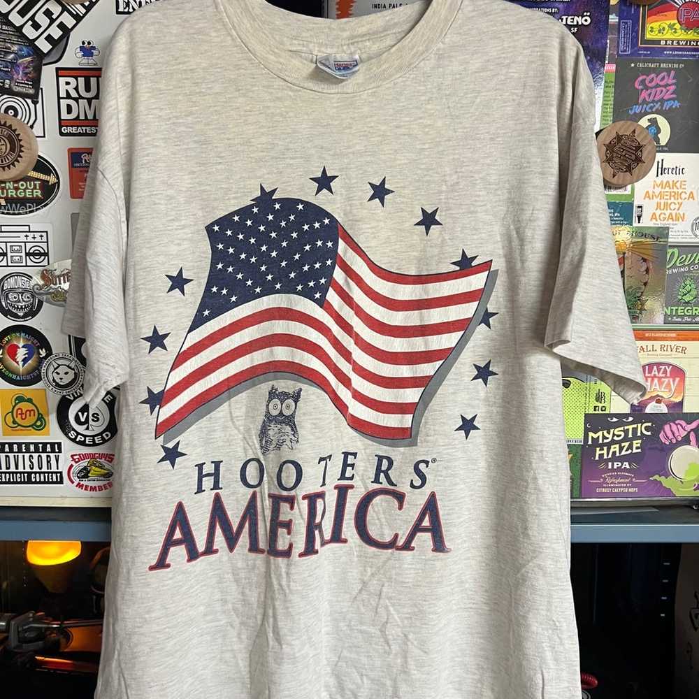 Vintage 90s Hooters America Tee - image 1