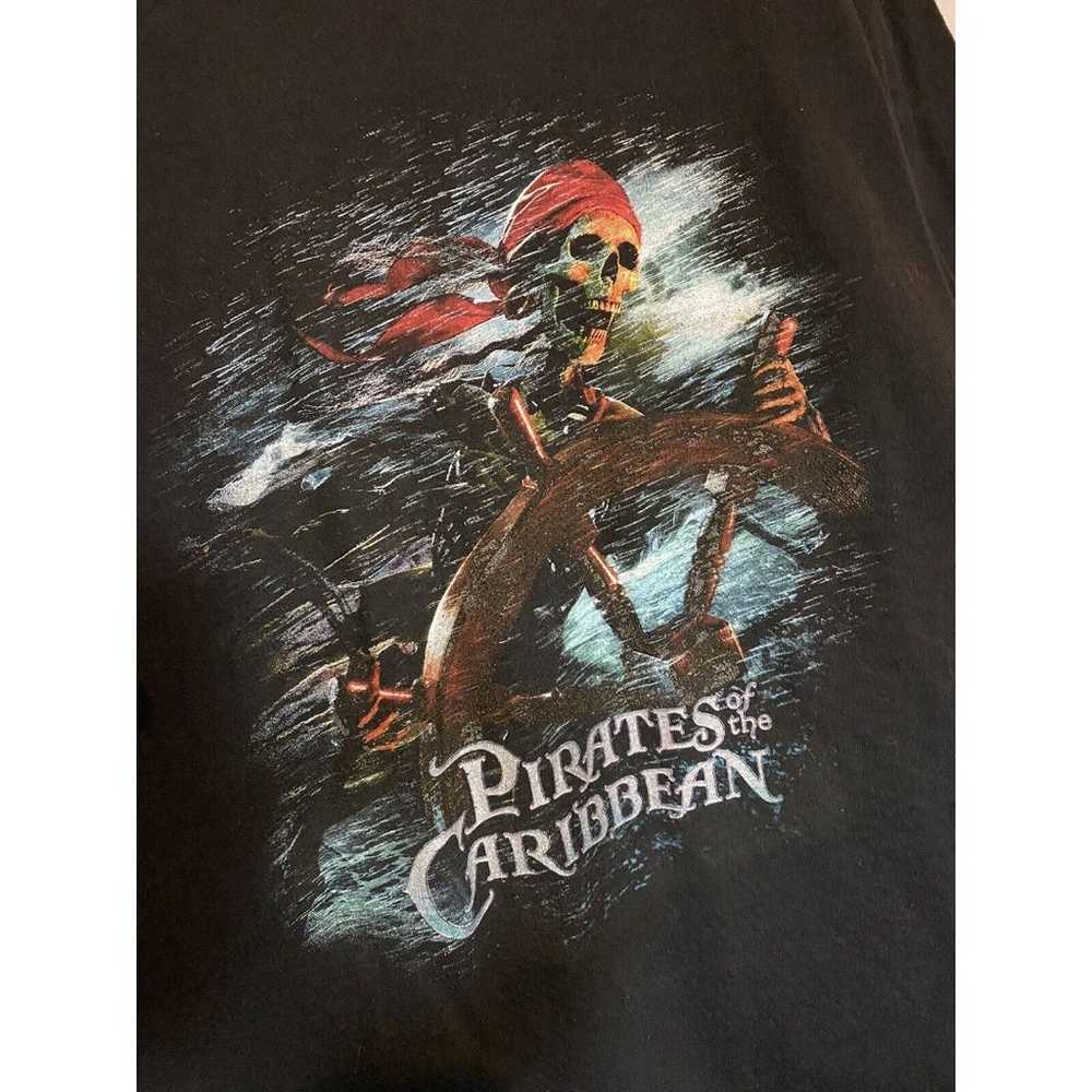 Vintage Disney Pirates Of The Caribbean Graphic T… - image 2