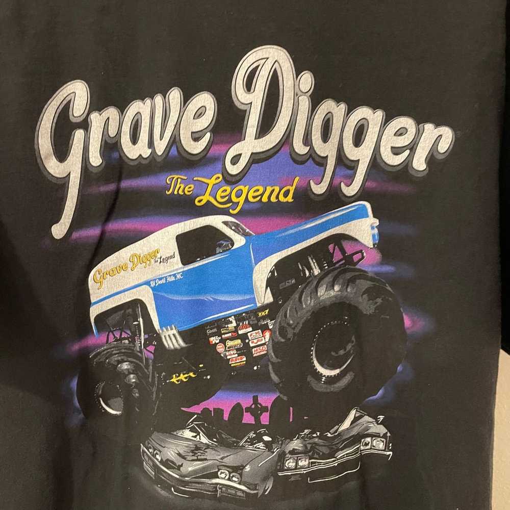 Vintage/Y2K Gravedigger Shirt - image 2