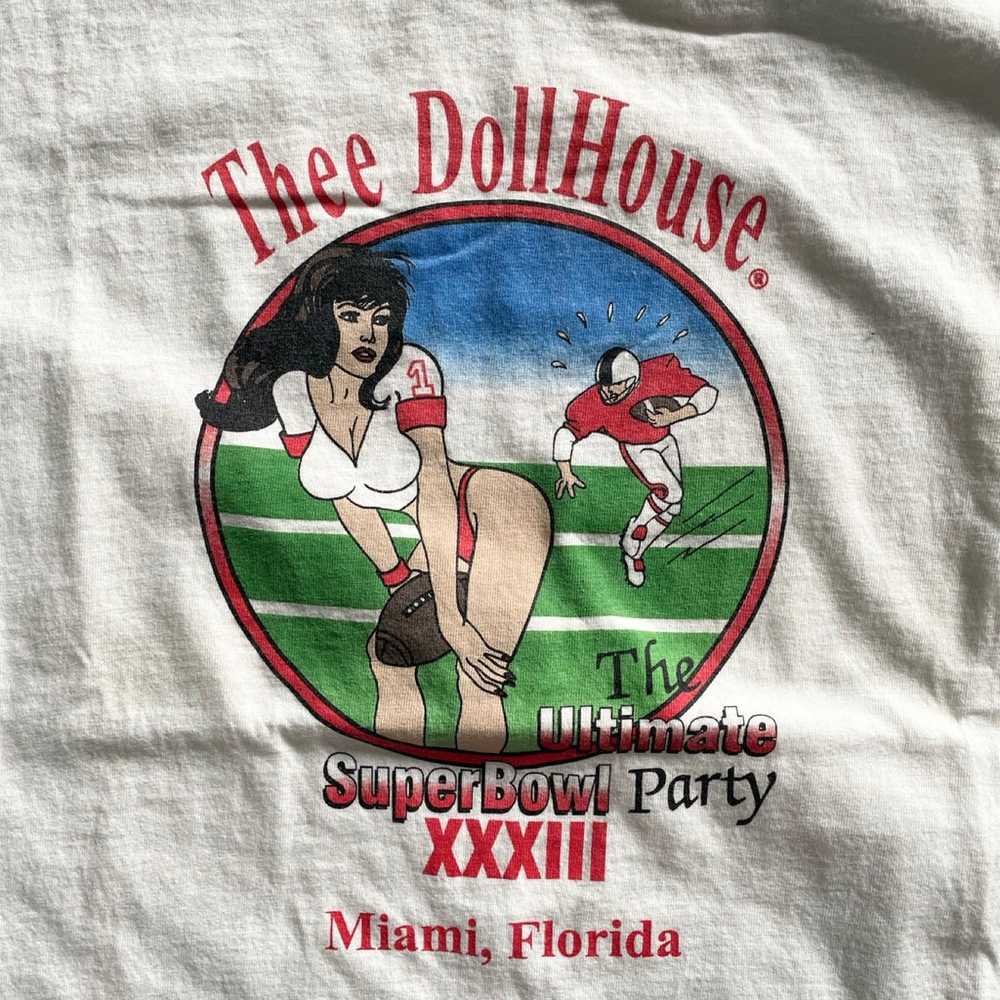 Vintage 1999 Super Bowl Thee Doll House Tee - image 2