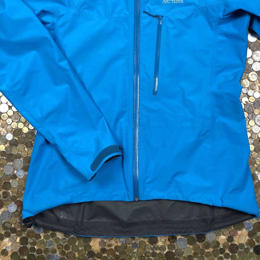 Arc'Teryx Arc'Teryx Beta WMNS Jacket with hoodie - image 4