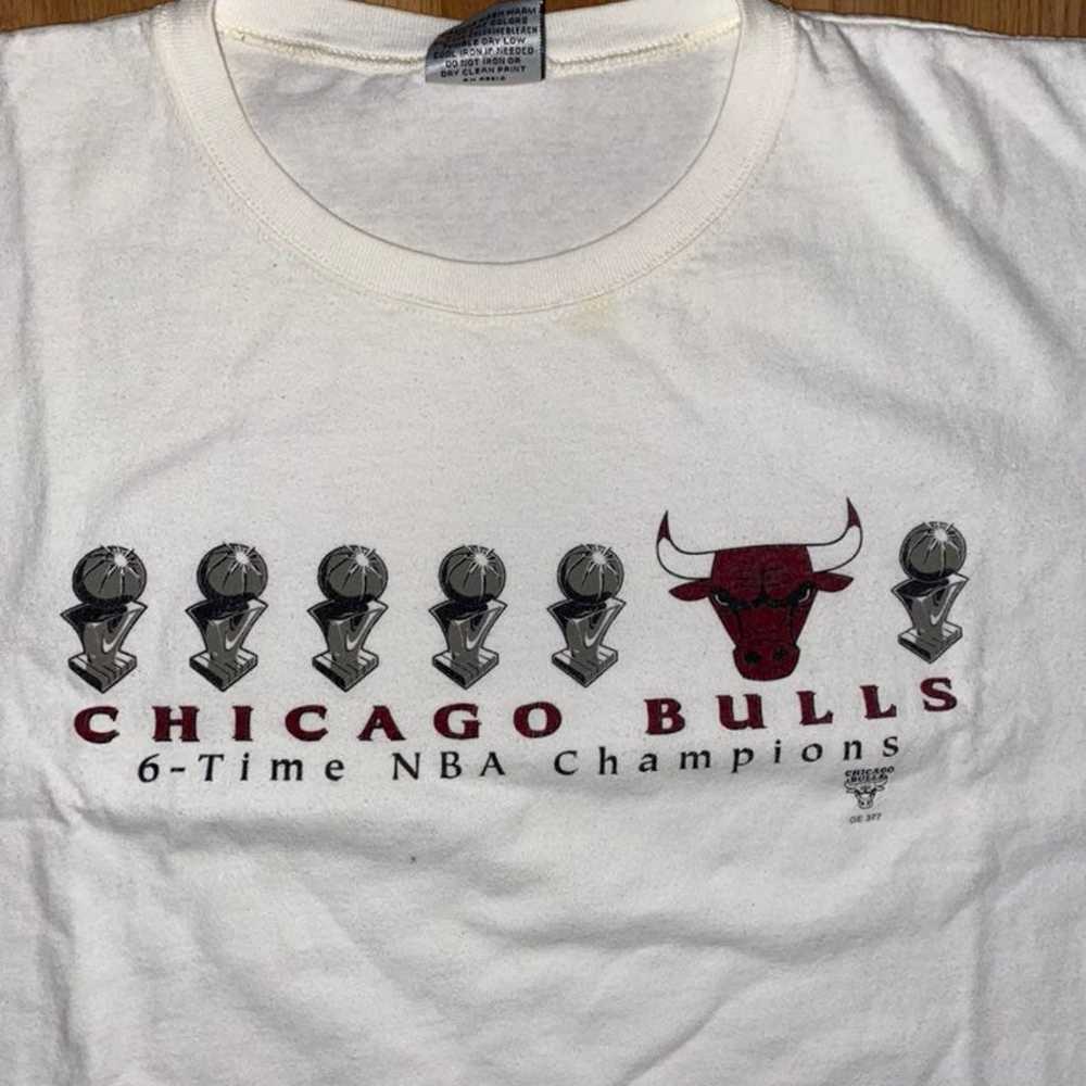 Vintage 90s Chicago Bulls Tee - image 2