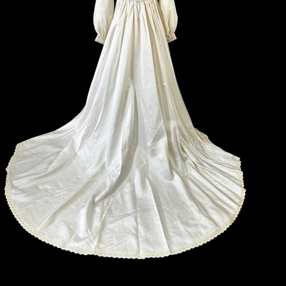 Winter Wedding Dress White Velvet Satin Blue Trim… - image 11