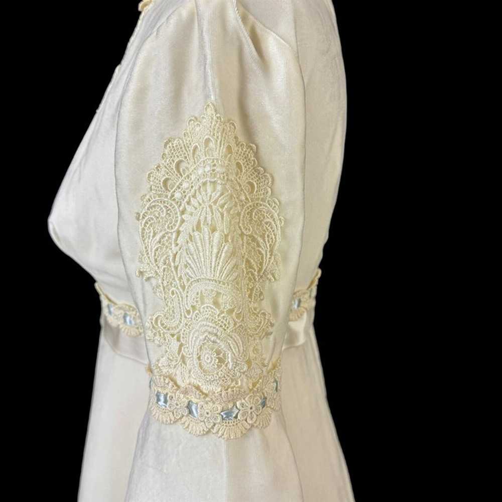 Winter Wedding Dress White Velvet Satin Blue Trim… - image 7