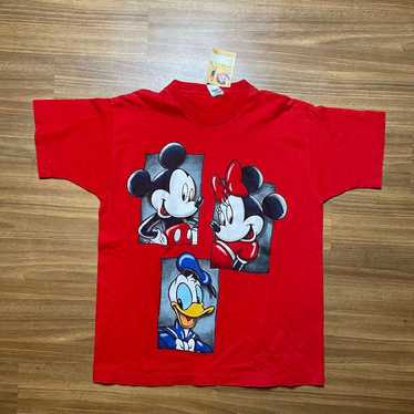 https://img.gem.app/886428948/1t/1701055119/vintage-mickey-mouse-and-friends-tshirt.jpg