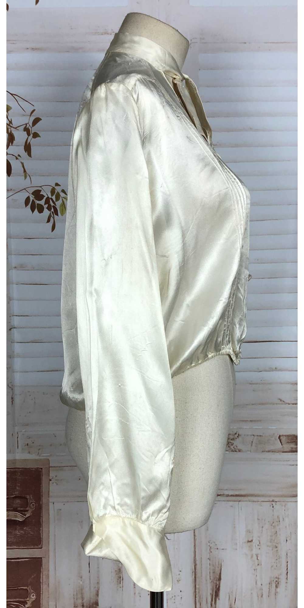 Stunning Original 1930s Vintage White Silk Satin … - image 2