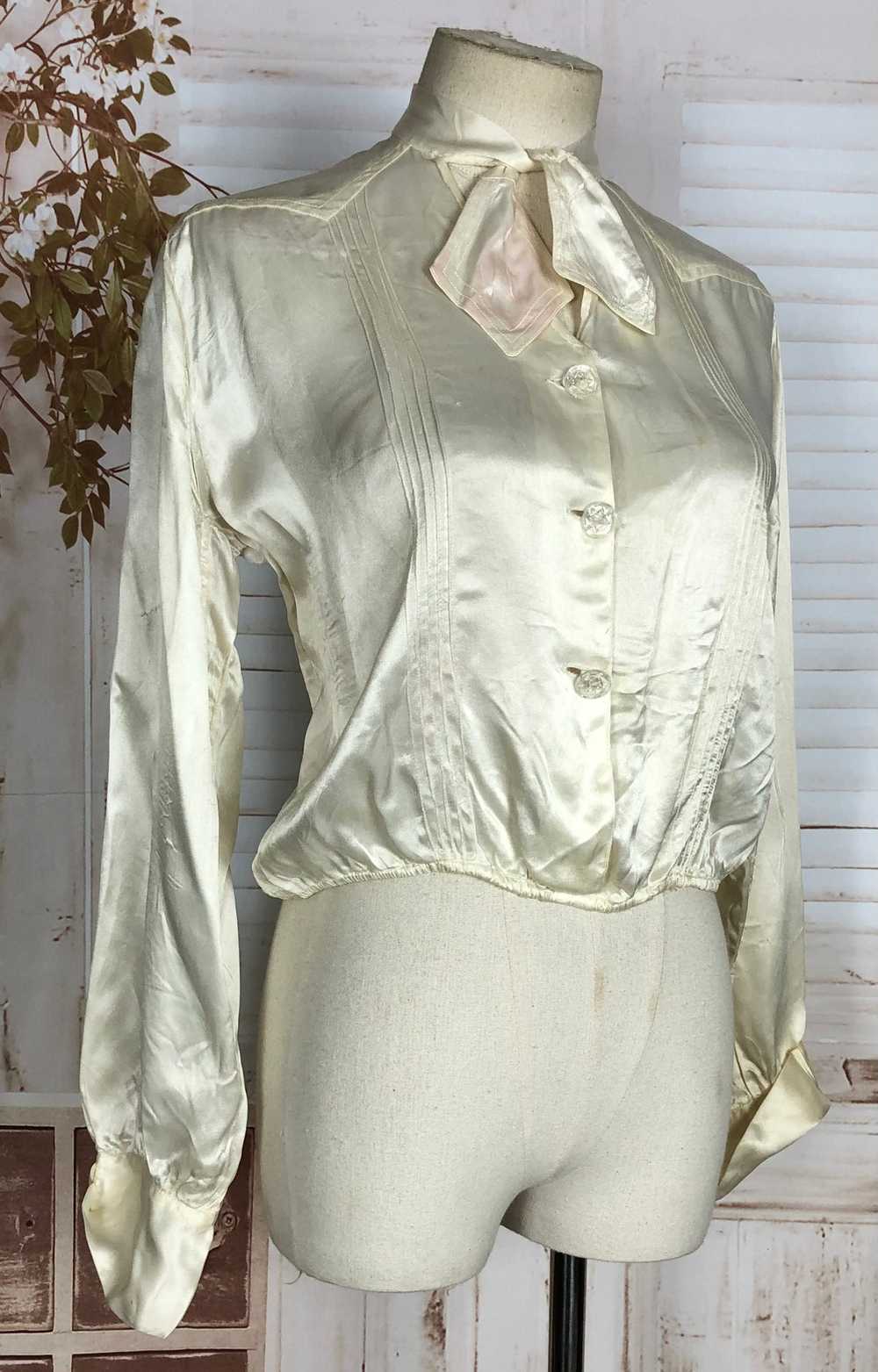 Stunning Original 1930s Vintage White Silk Satin … - image 3