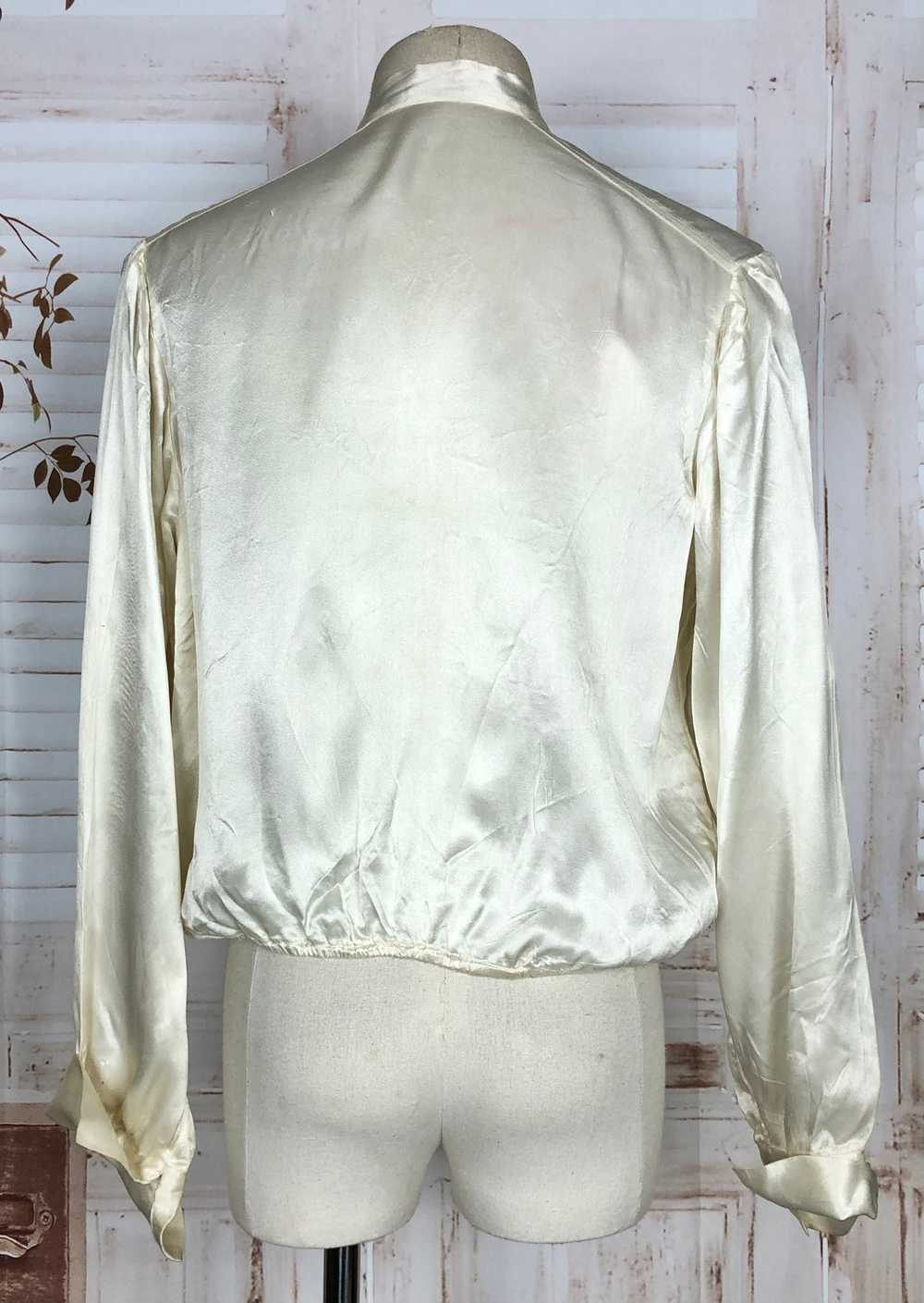 Stunning Original 1930s Vintage White Silk Satin … - image 9