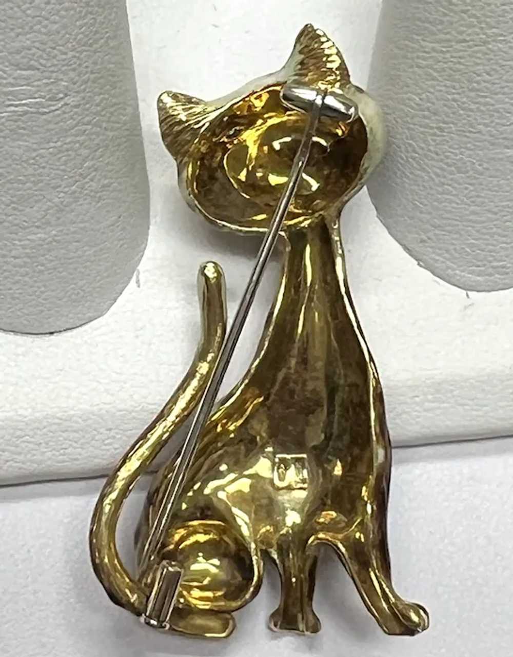 18k Yellow Gold Enamel Cat Brooch - image 10