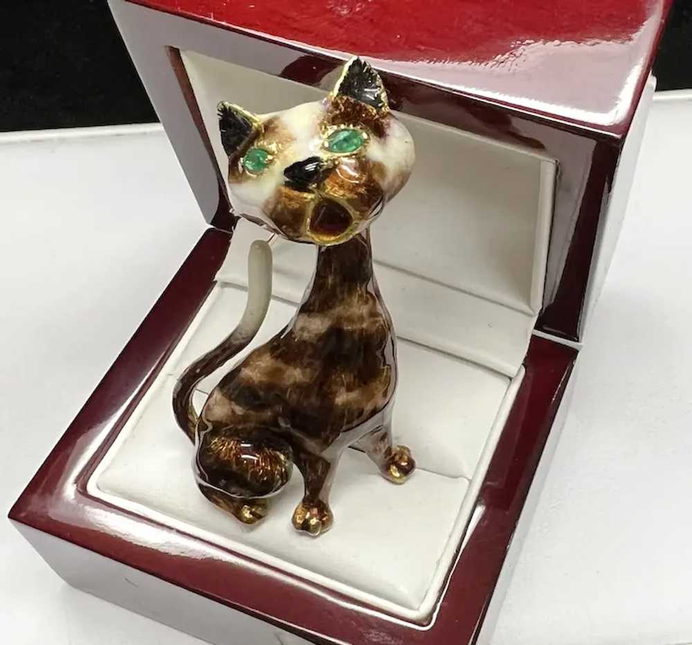 18k Yellow Gold Enamel Cat Brooch - image 4