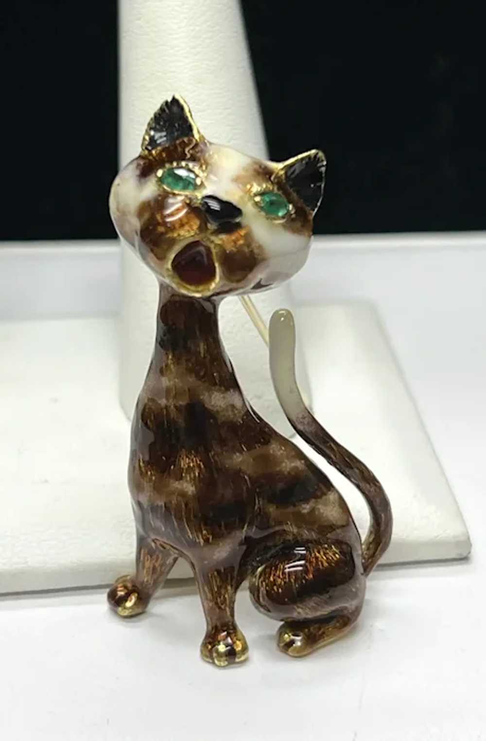 18k Yellow Gold Enamel Cat Brooch - image 6