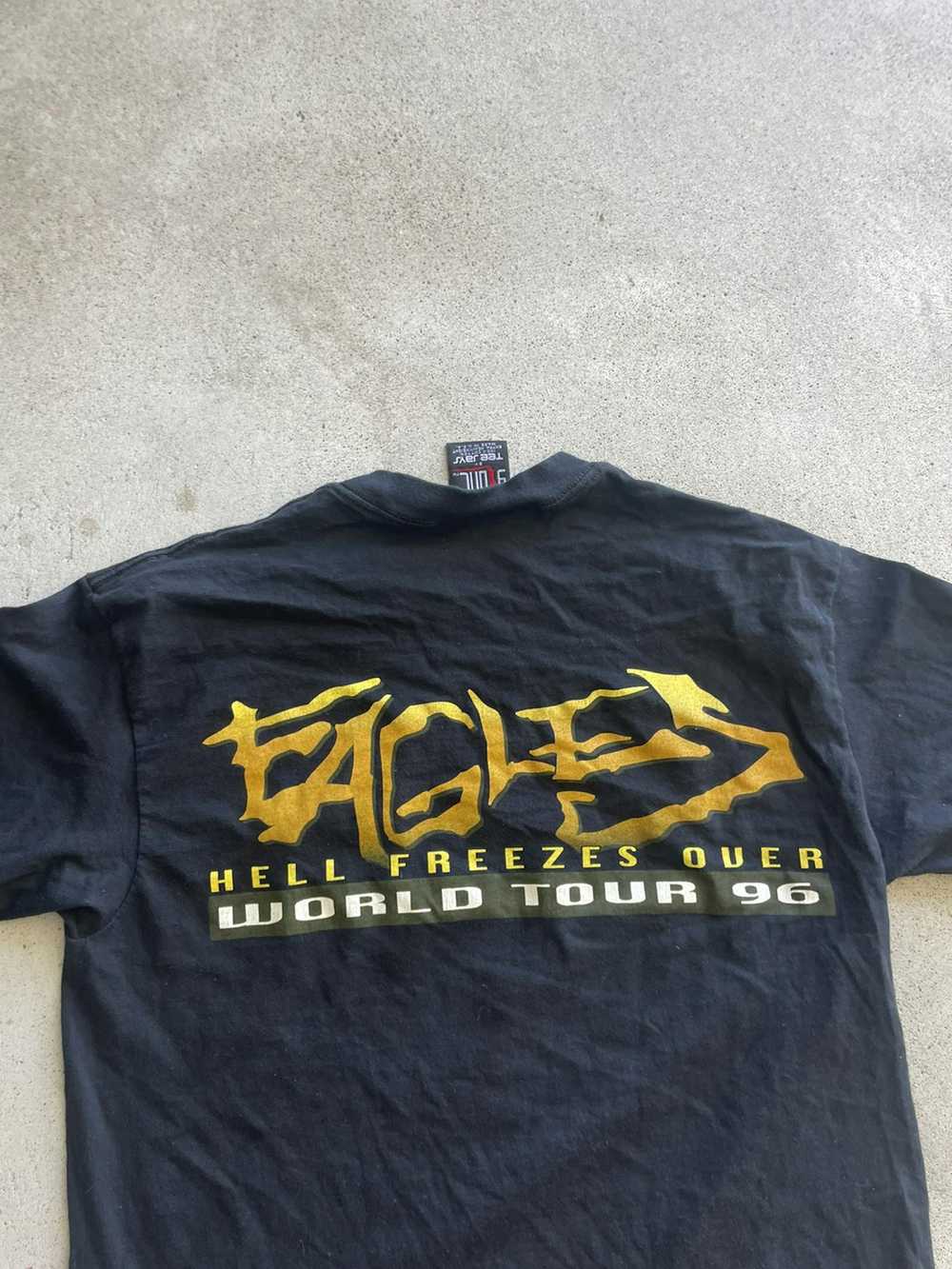 Vintage Vintage 1996 Eagles Hell Freezes Over Wor… - image 5