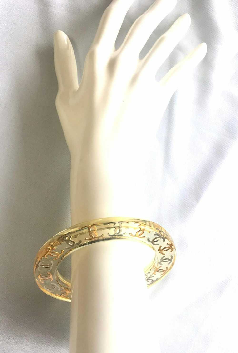 Chanel CHANEL Vintage resin bangle, bracelet with… - image 8