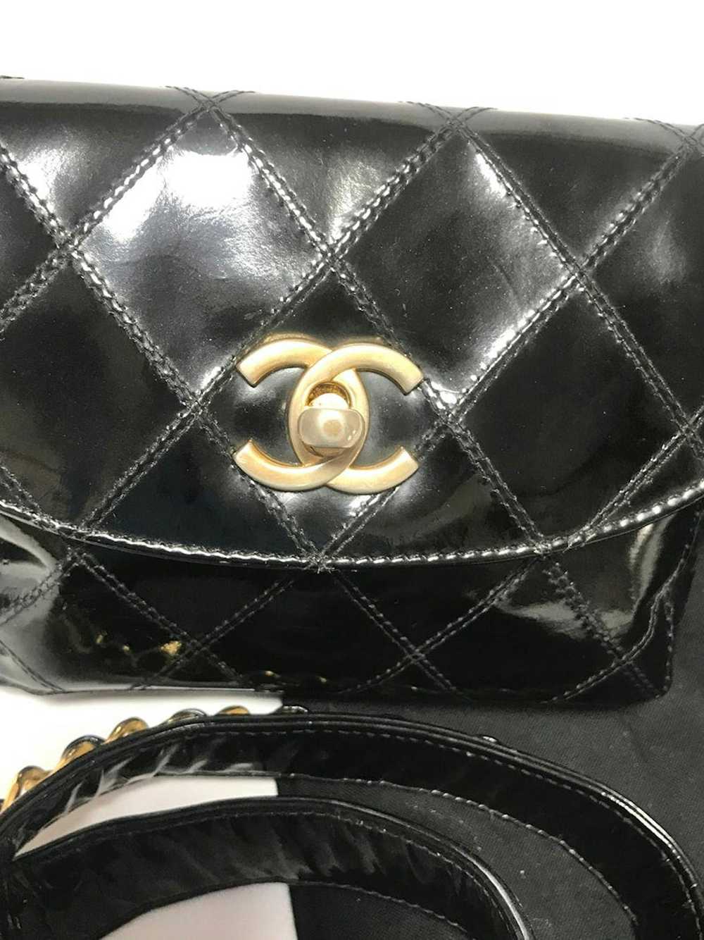 Chanel CHANEL Vintage black patent enamel leather… - image 4