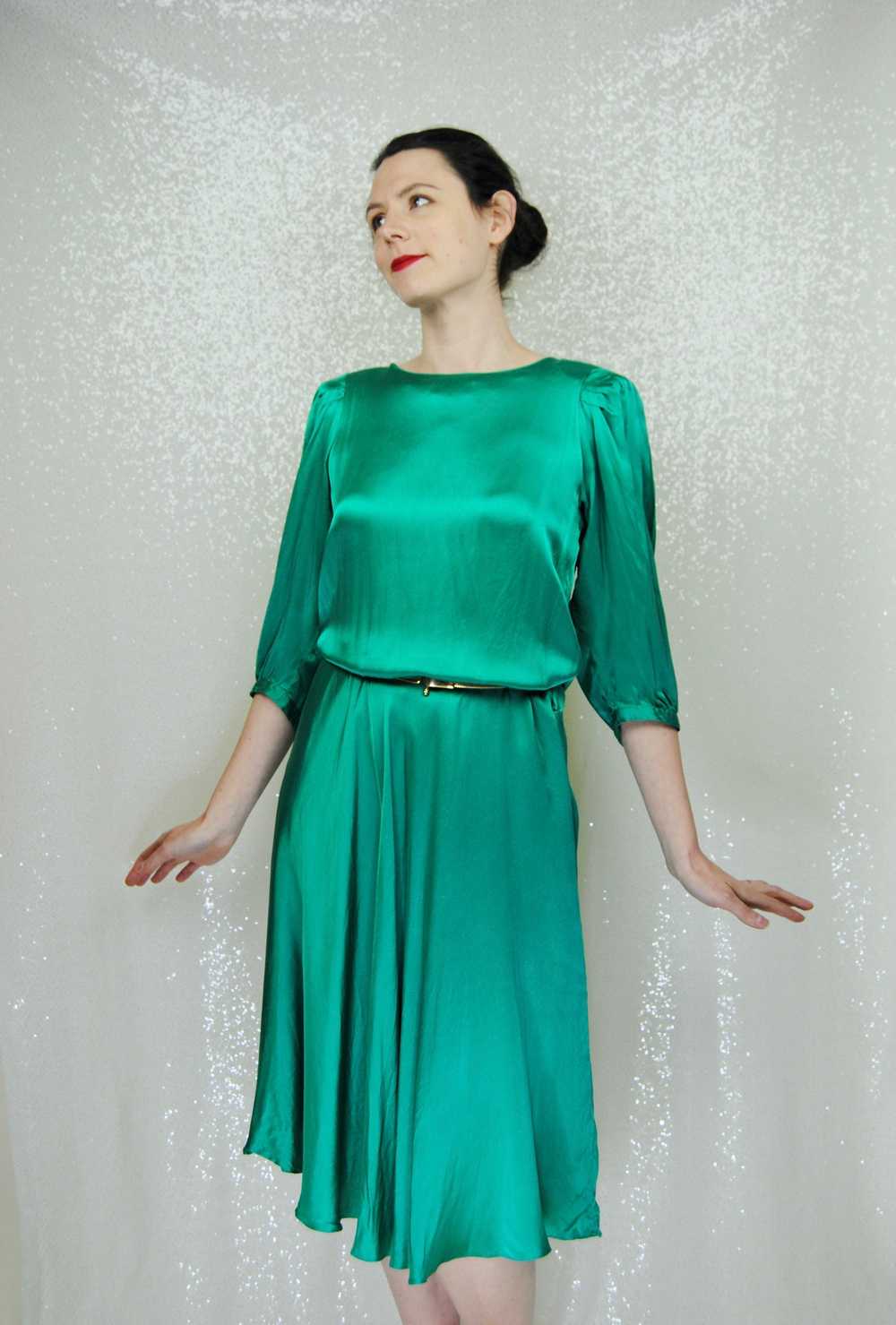 1980s Vintage Nora Noh Emerald Green Silk Dress -… - image 3
