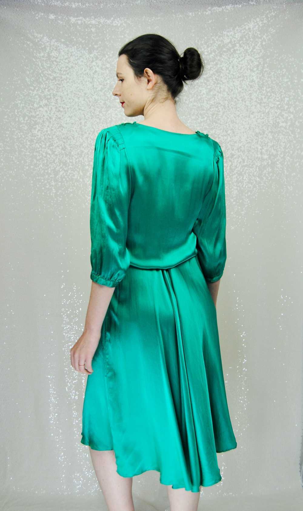 1980s Vintage Nora Noh Emerald Green Silk Dress -… - image 5