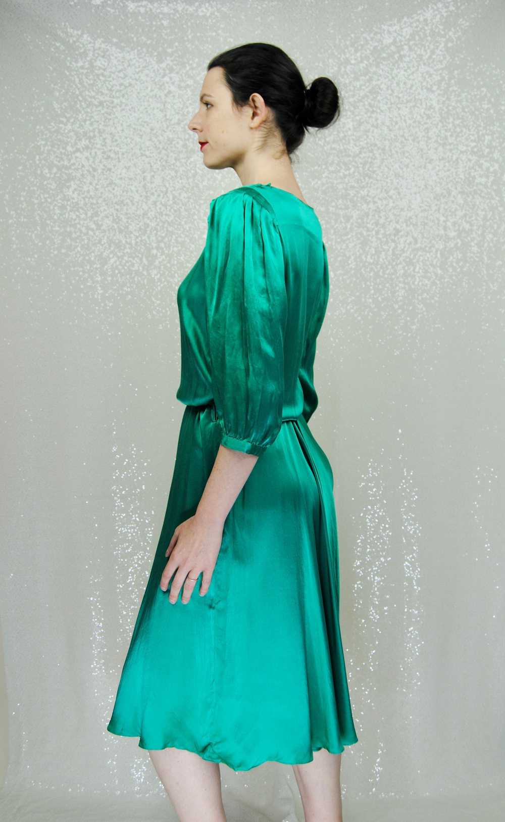 1980s Vintage Nora Noh Emerald Green Silk Dress -… - image 6