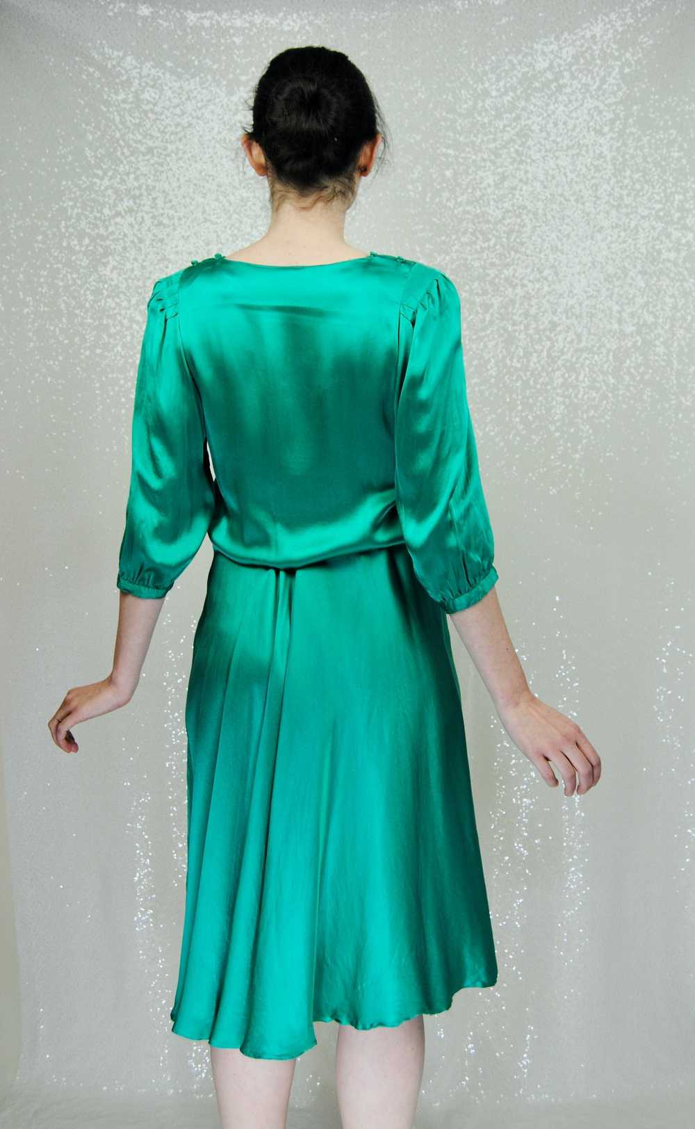 1980s Vintage Nora Noh Emerald Green Silk Dress -… - image 7