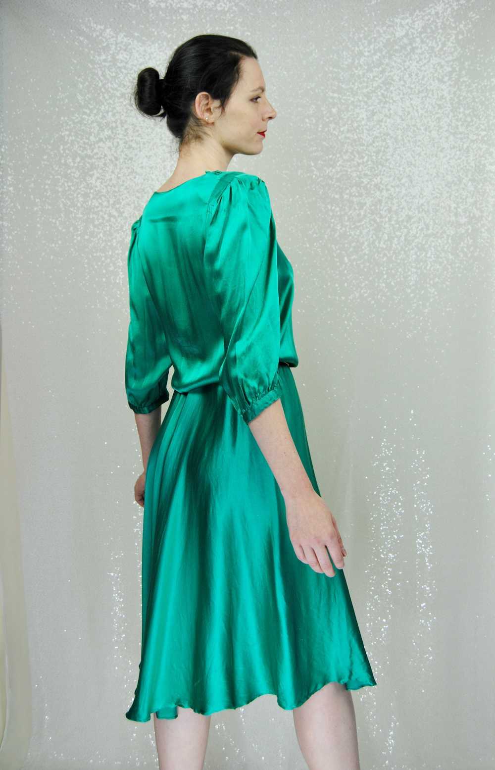 1980s Vintage Nora Noh Emerald Green Silk Dress -… - image 8