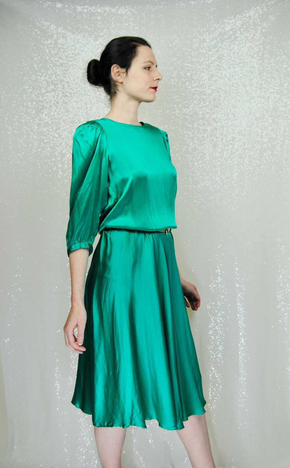 1980s Vintage Nora Noh Emerald Green Silk Dress -… - image 9