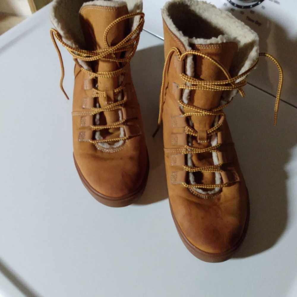 Timberland Wheat Lined Boots for Women. Size: 8. - image 2