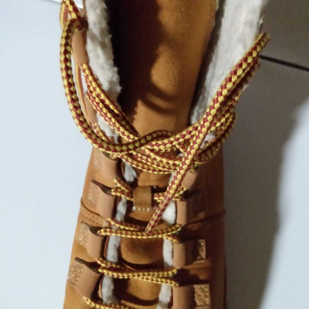 Timberland Wheat Lined Boots for Women. Size: 8. - image 4