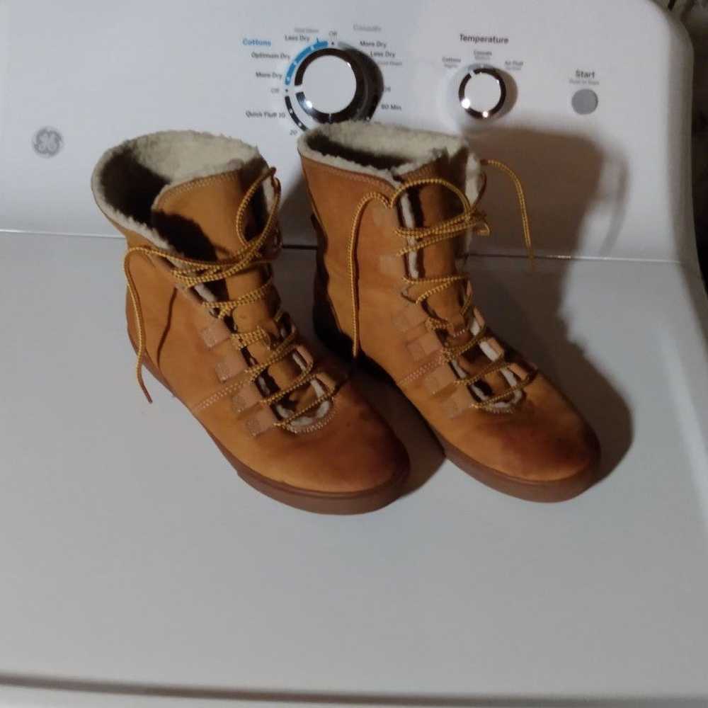 Timberland Wheat Lined Boots for Women. Size: 8. - image 9