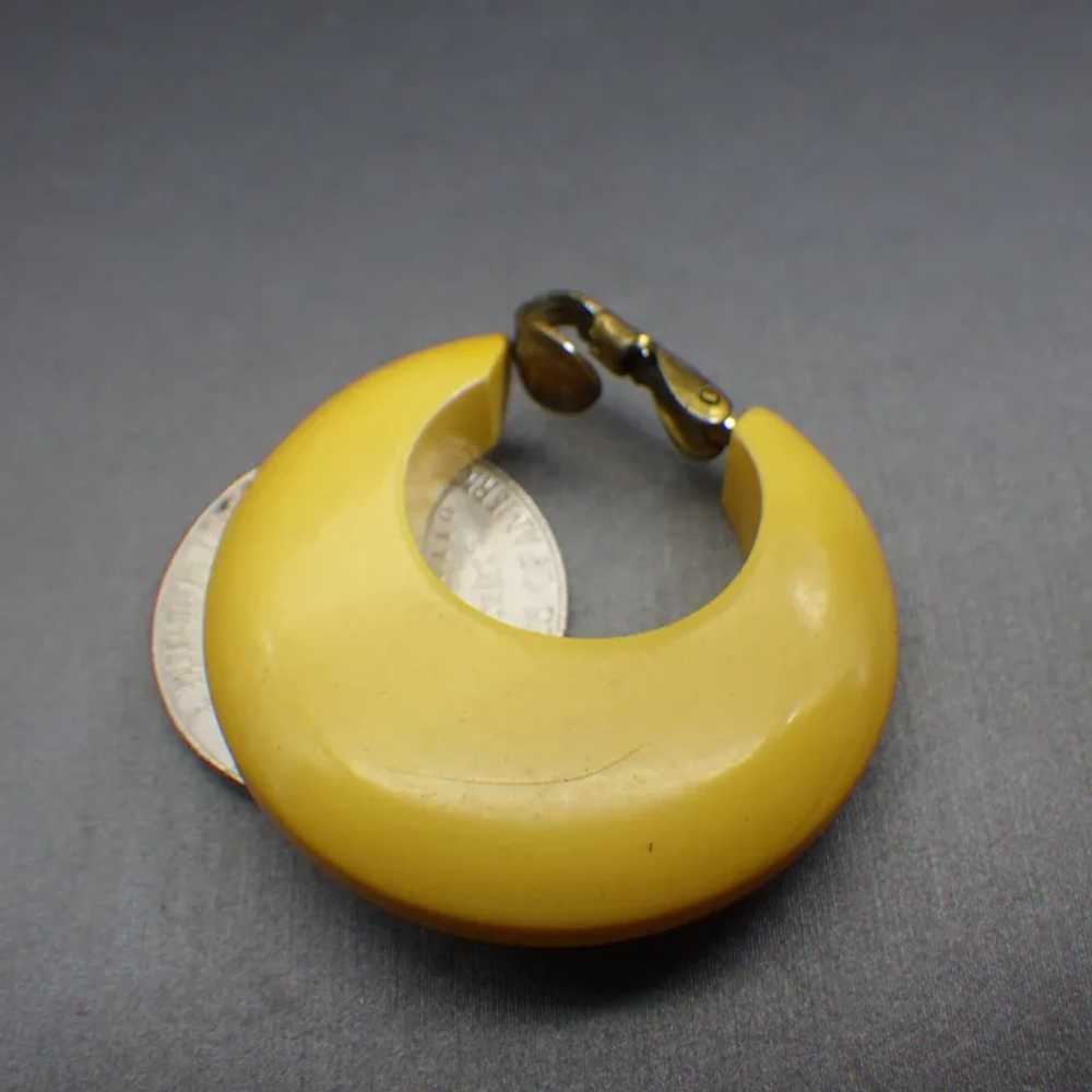 Vintage Yellow Bakelite Hoops, Clip On Earrings, … - image 3