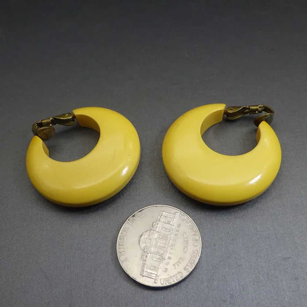 Vintage Yellow Bakelite Hoops, Clip On Earrings, … - image 4