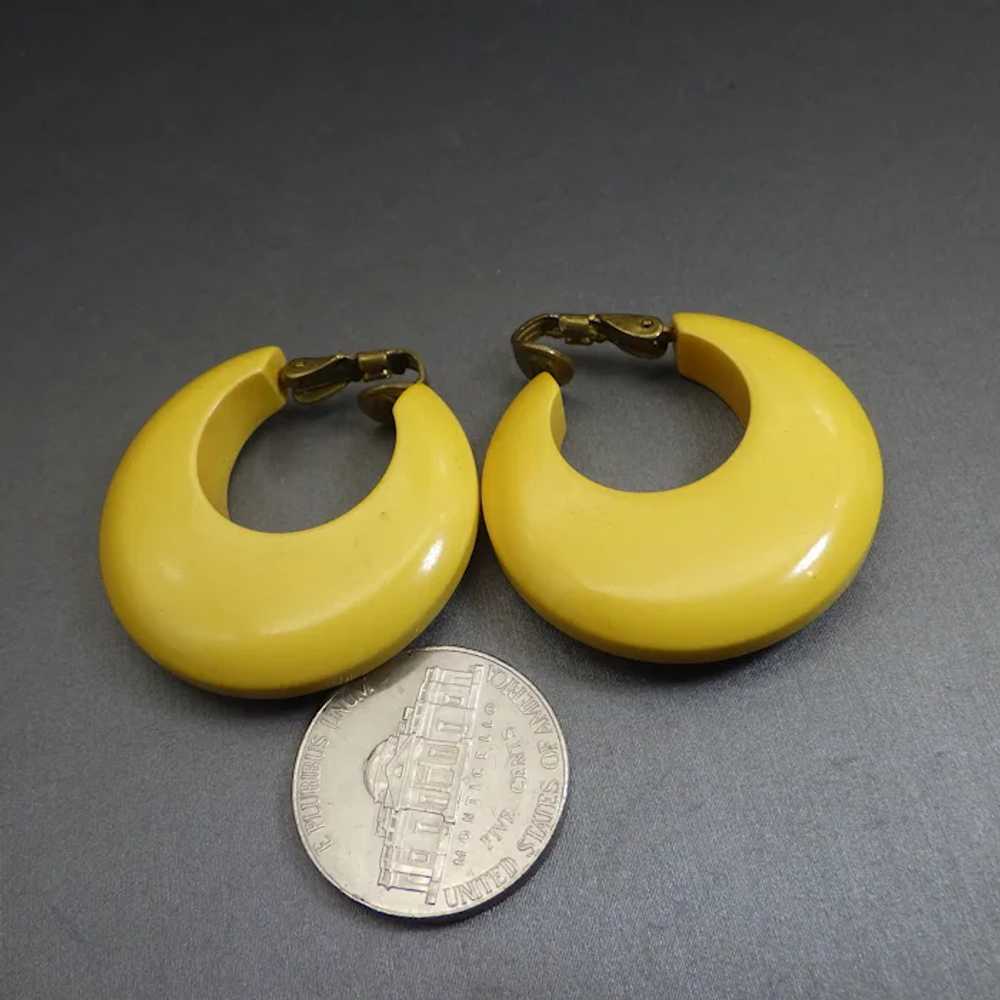 Vintage Yellow Bakelite Hoops, Clip On Earrings, … - image 5