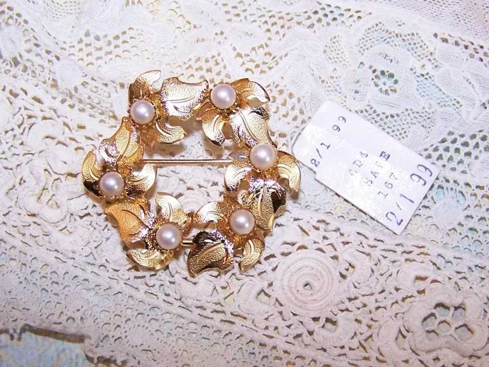 Unsigned Yellow Gold Metal and Faux Pearl Wreath … - image 3