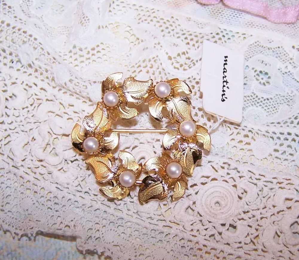 Unsigned Yellow Gold Metal and Faux Pearl Wreath … - image 4