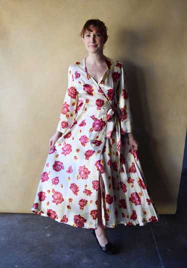 1940s dressing gown . vintage rose print satin dre