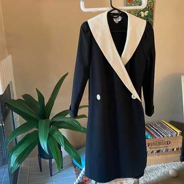 VINTAGE black and white chic trench coat - image 1
