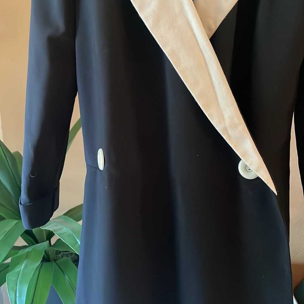 VINTAGE black and white chic trench coat - image 2