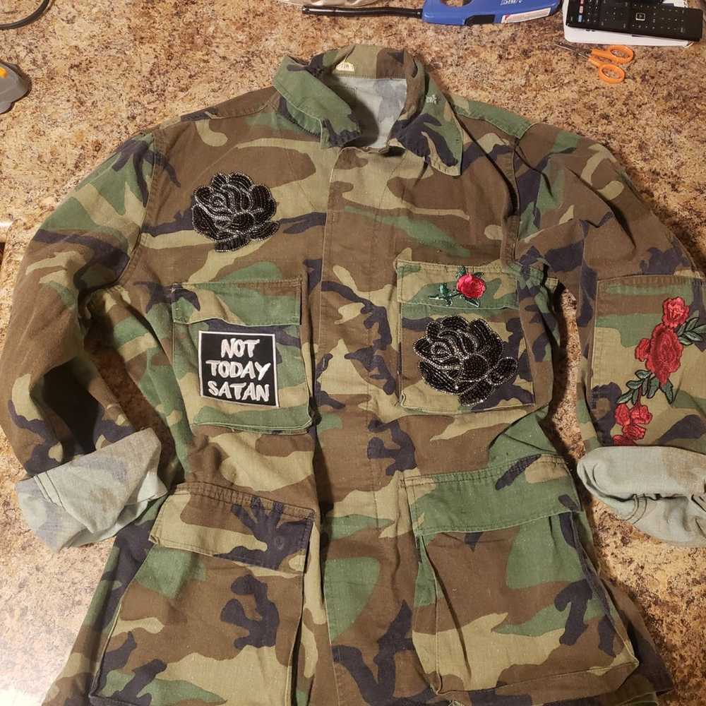 Camo jacket with custom patches - image 1
