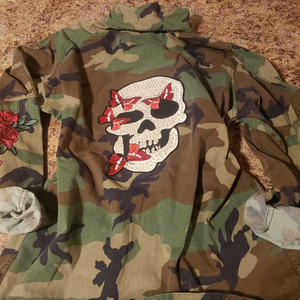 Camo jacket with custom patches - image 2